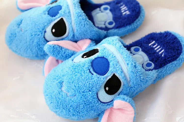 Pantufas Disney de Pelúcia – Stitch, Ursinho Pooh e Alien