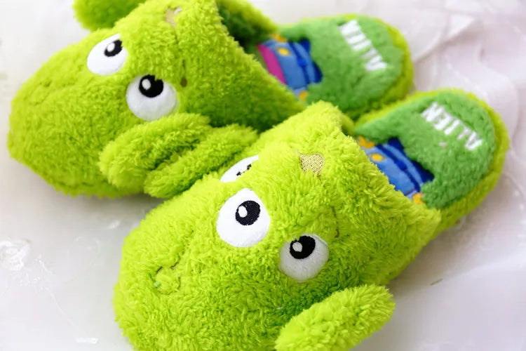 Pantufas Disney de Pelúcia – Stitch, Ursinho Pooh e Alien