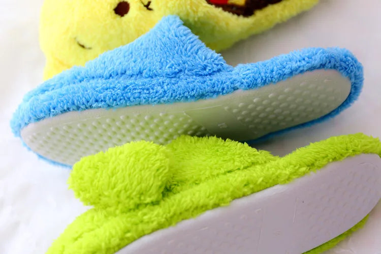 Pantufas Disney de Pelúcia – Stitch, Ursinho Pooh e Alien