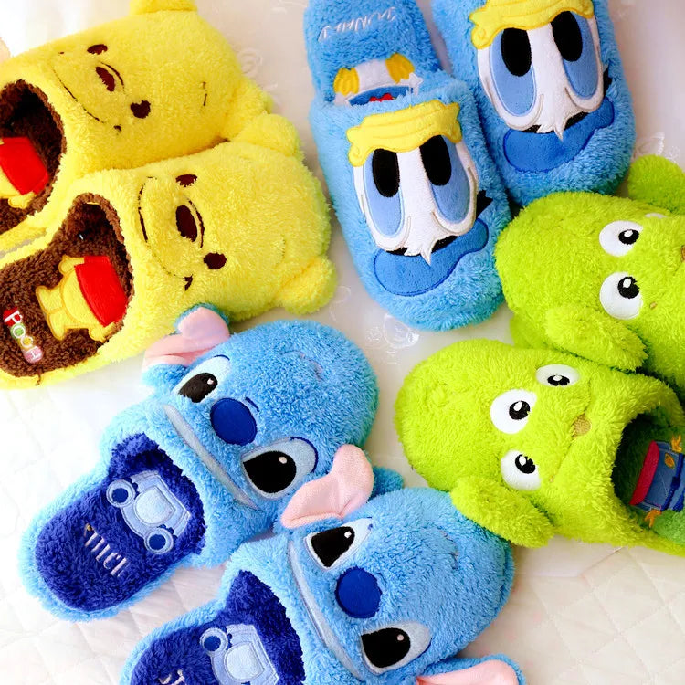 Pantufas Disney de Pelúcia – Stitch, Ursinho Pooh e Alien