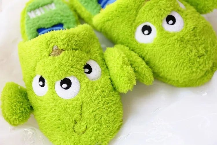 Pantufas Disney de Pelúcia – Stitch, Ursinho Pooh e Alien