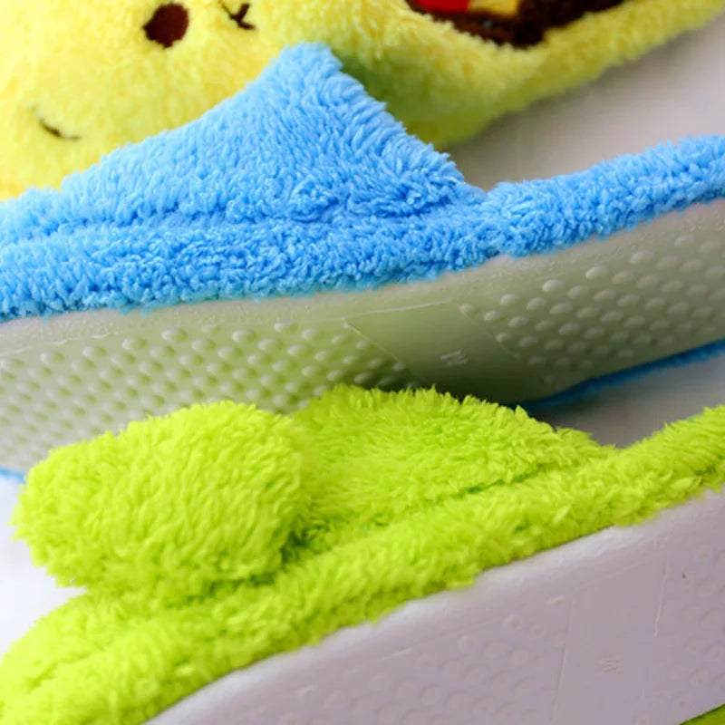 Pantufas Disney de Pelúcia – Stitch, Ursinho Pooh e Alien
