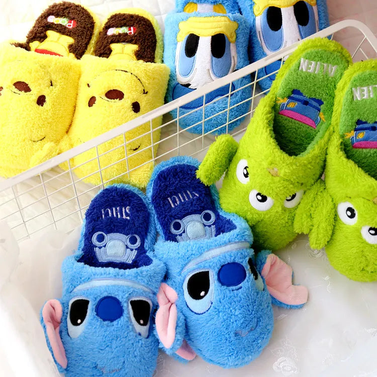 Pantufas Disney de Pelúcia – Stitch, Ursinho Pooh e Alien