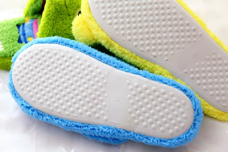 Pantufas Disney de Pelúcia – Stitch, Ursinho Pooh e Alien